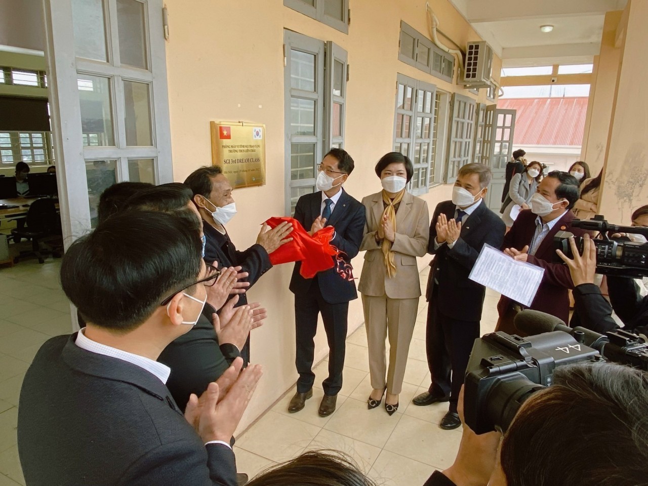 Korean NGO Gifts USD 24.000 Computer Room to Hanoi's School