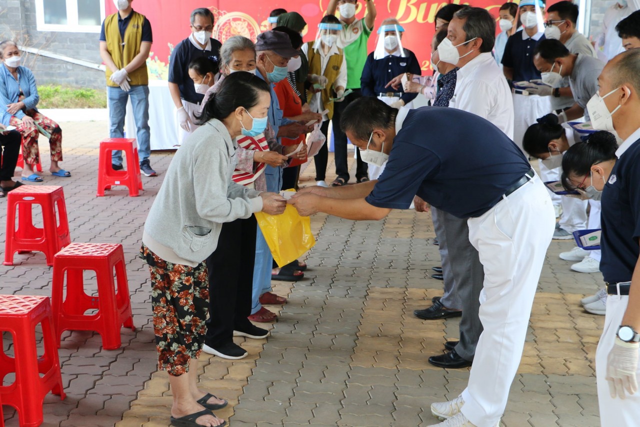 Send the Love: Gift Giving for Seniors, Children Before Lunar New Year Festival