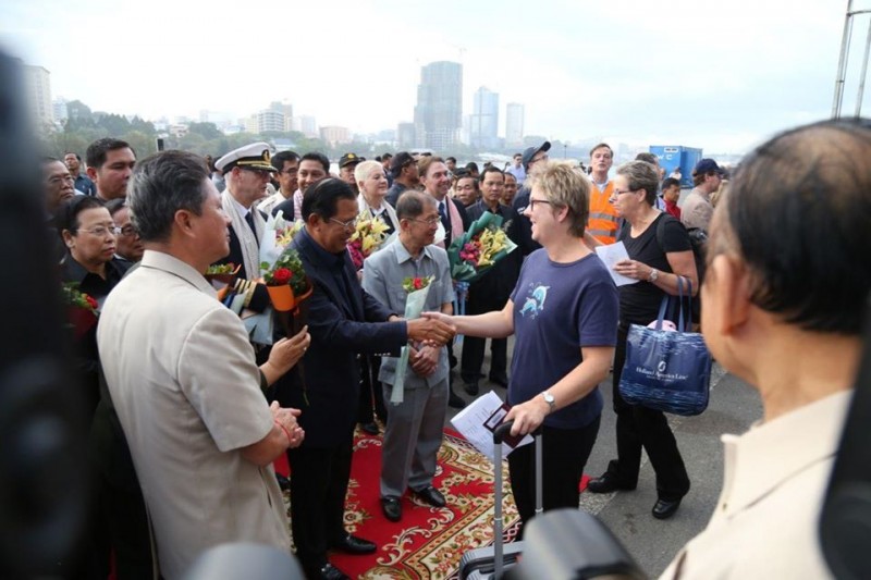 cambodias pm hun sen personally welcomes ms westerdam cruise ship