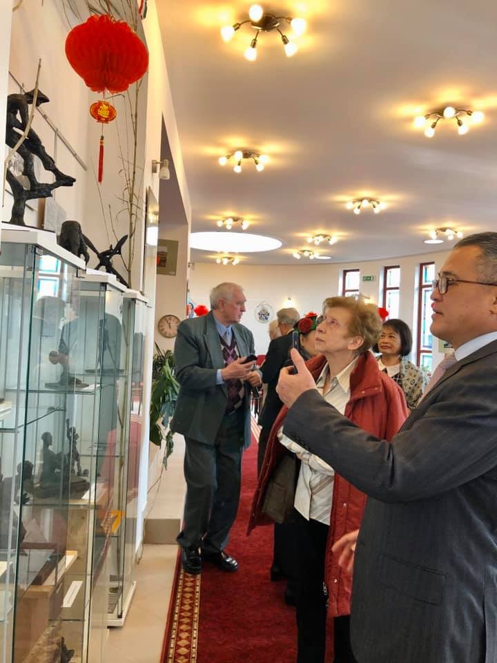 photos sculpture works on vietnam introduced in hungary