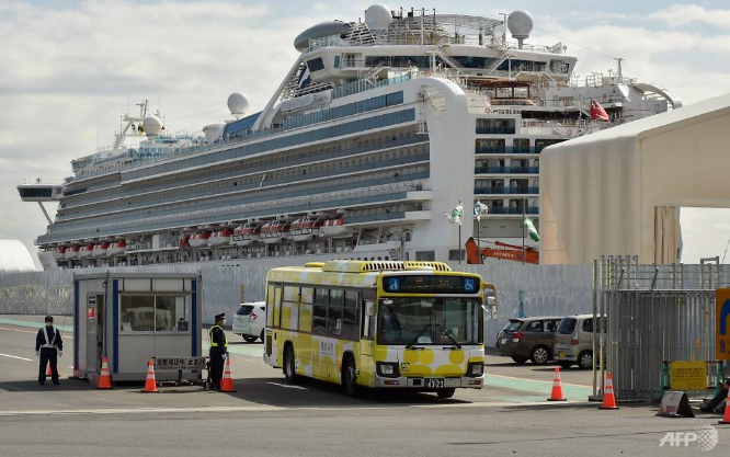 passengers leave coronavirus wracked diamond princess cruise ship in japan after 14 day quarantine