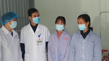 Two more COVID-19 patients from Vinh Phuc discharged from hospital