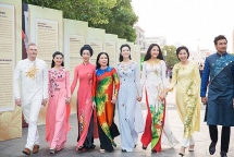 hue offers free entrance to relic sites for all women wearing ao dai