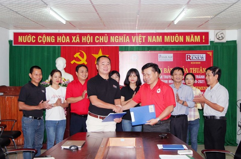 Project RENEW, Quang Ngai join hands to raise awareness on mine/UXO