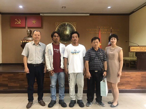 vietnamese embassy in thailand receives rescued fishermen