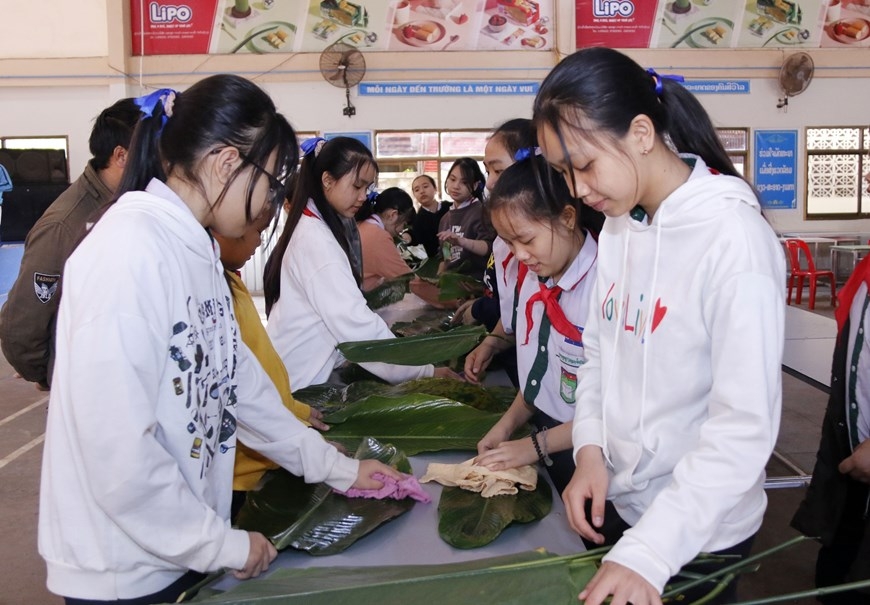 Nguyen du lao vietnamese bilingual school's students and teachers making “banh chung”