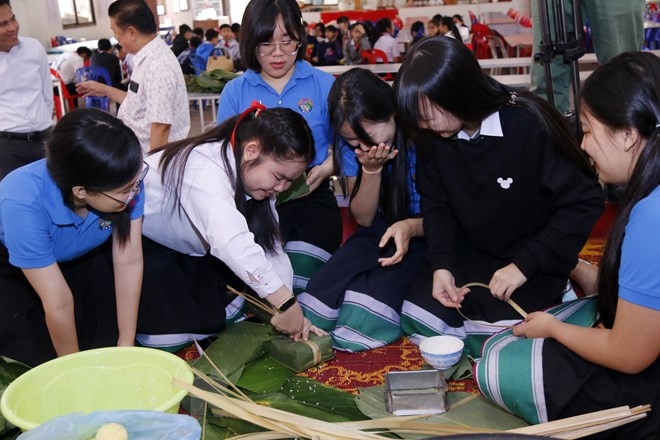 Nguyen du lao vietnamese bilingual school's students and teachers making “banh chung”