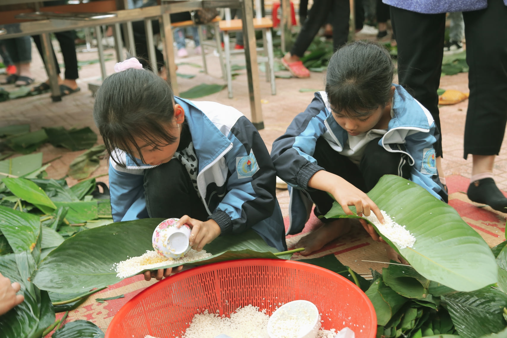 World Vision presents hundreds of Tet gifts to the needy in Hoa Binh