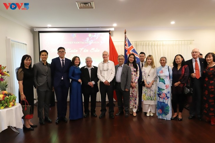 Friendship medal presented to former Australian Deputy Ambassador