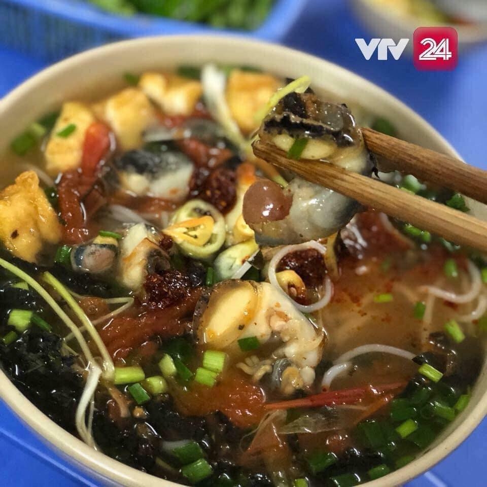 Try a bowl of hanoi snail rice noodle