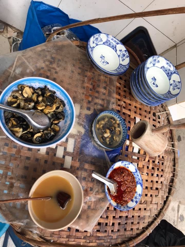 Try a bowl of hanoi snail rice noodle