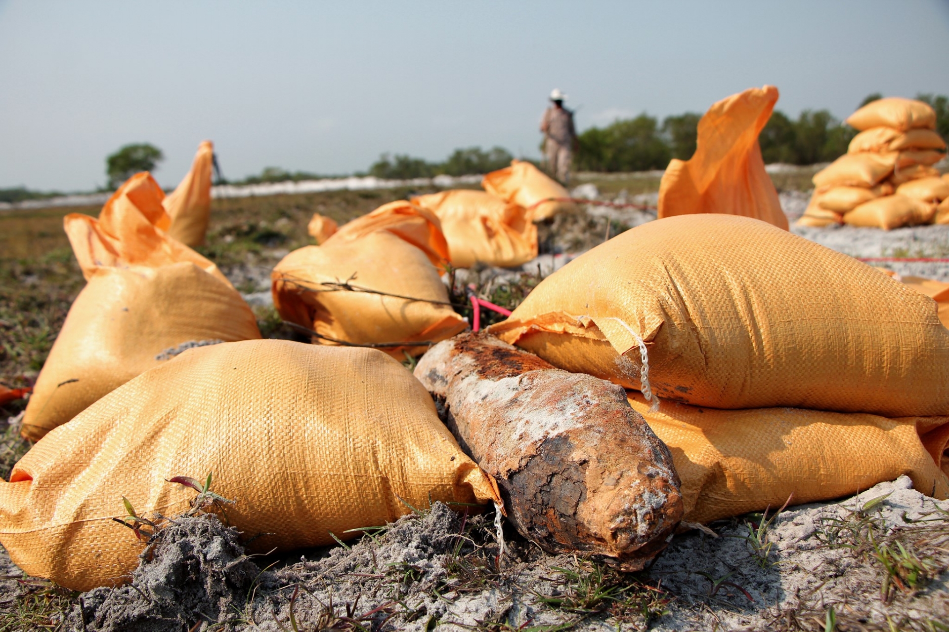 Safe detonations of high explosive and white phosphorous munitions