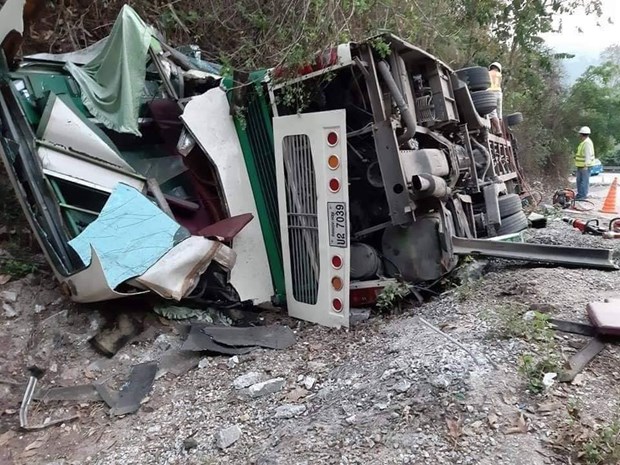 Bus accident in Laos kills two Vietnamese, injures four others