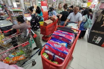 Experts warn panic buying, lockdowns may spark global food inflation