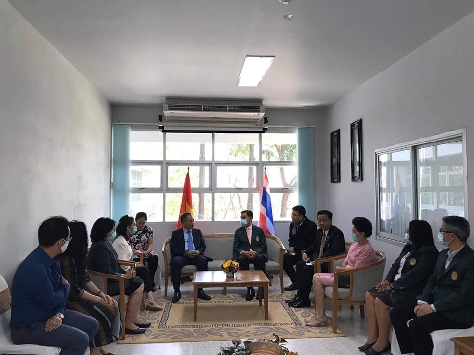 Ambassador visits young overseas Vietnamese in Udon Thani