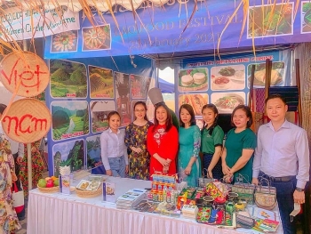 vietnam introduces diversity of traditional foods in lao food festival