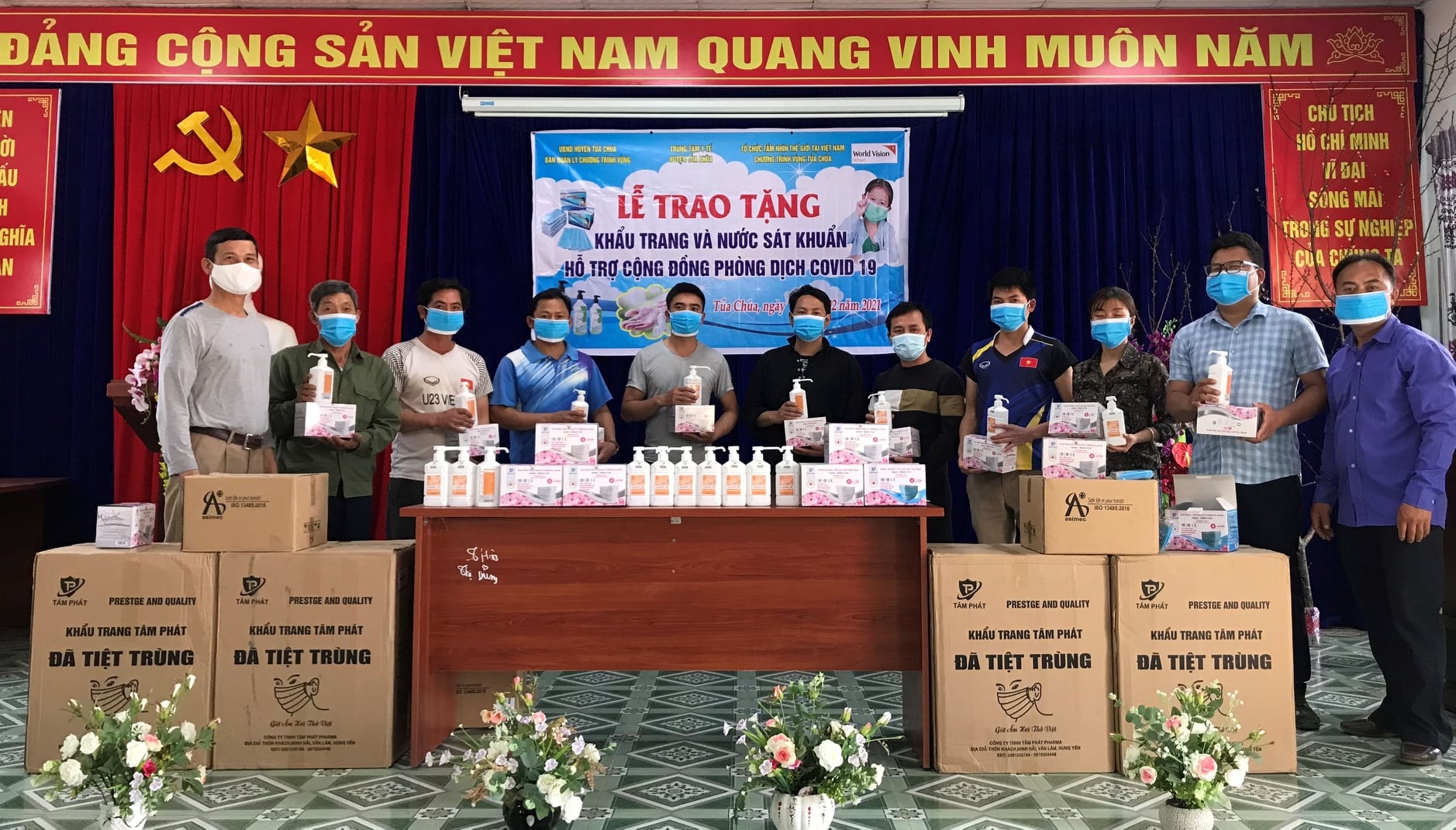 NGO present medical supplies for COVID 19 prevention to border province