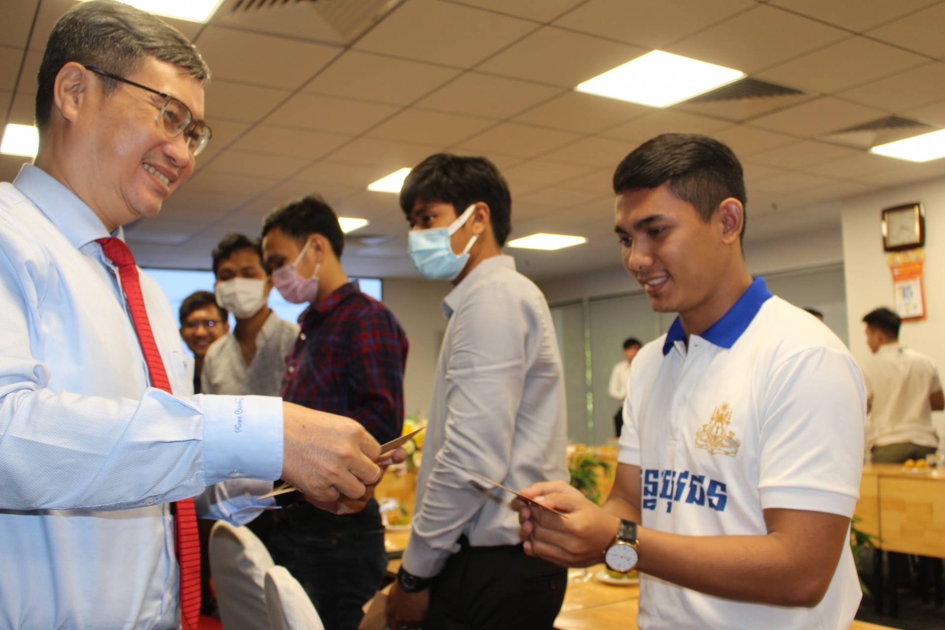 Gifts for boarding Lao, Cambodian students in Lunar New Year