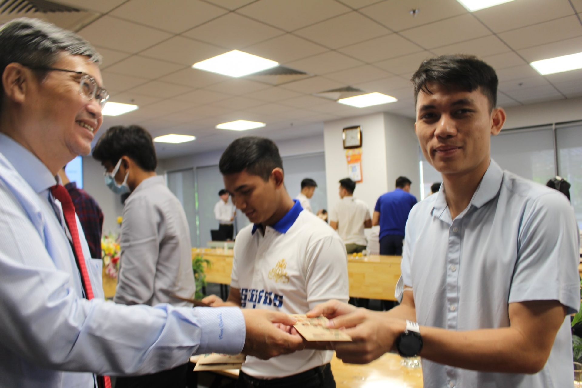 Gifts for boarding Lao, Cambodian students in Lunar New Year