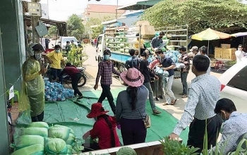 over 14 tonnes of rice delivered to vietnamese cambodians under quarantine