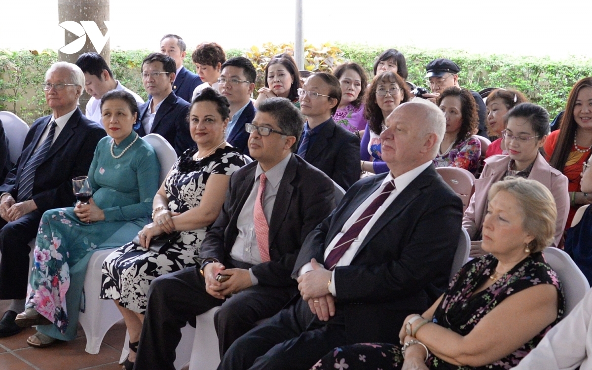 Vietnamese translators awarded Certificates of Merit from Kazakhstan ministry