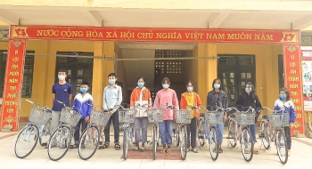 vietnamese children offered bicycle to go to school