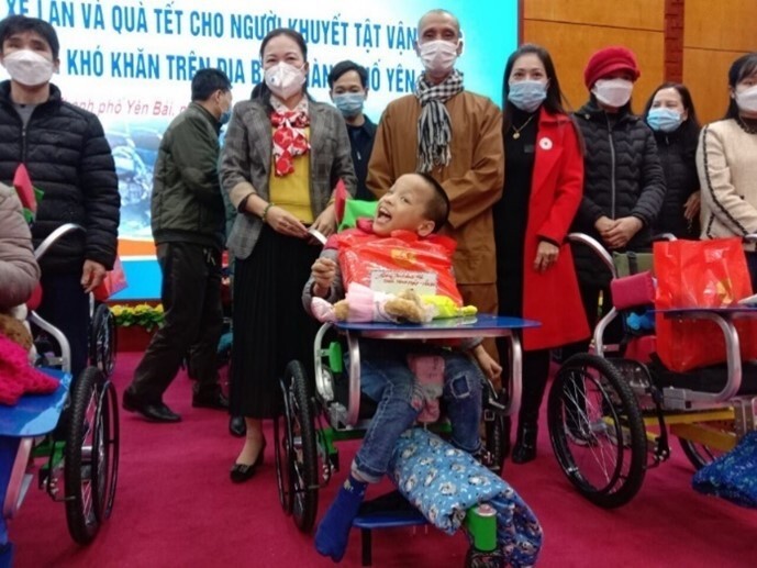 Over 160 Wheelchairs Reached Children Across Vietnam 