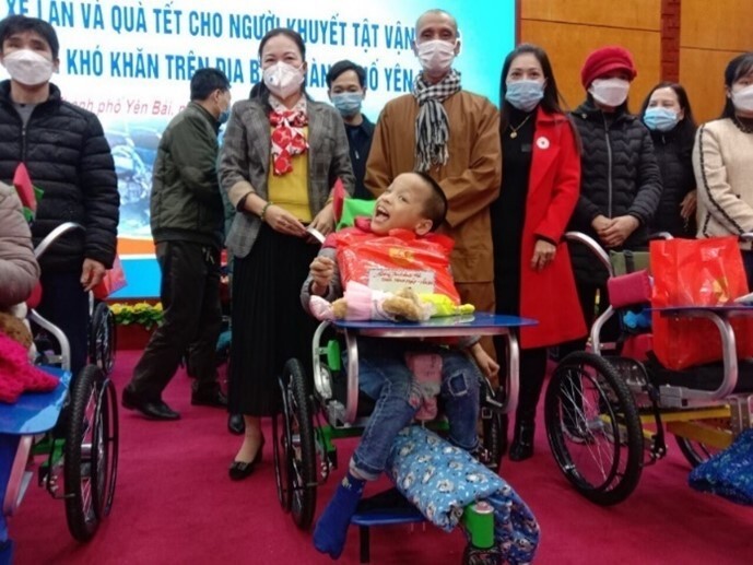 over 160 wheelchairs reached children across vietnam