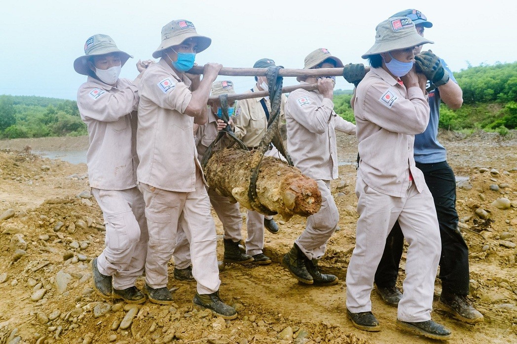 Japan Finances Mine Clearance in Quang Binh