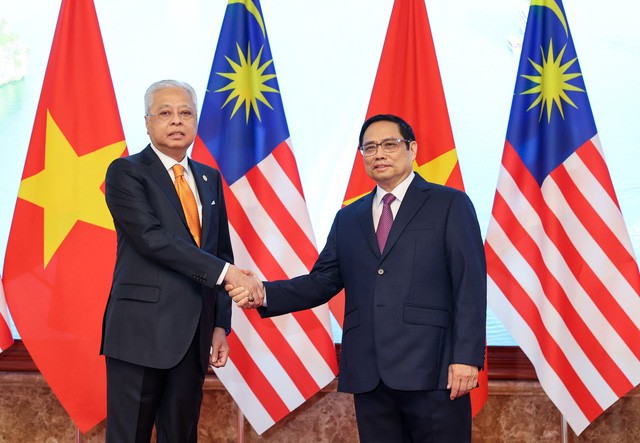 Malaysian PM Concludes Successful First Official Visit to Vietnam