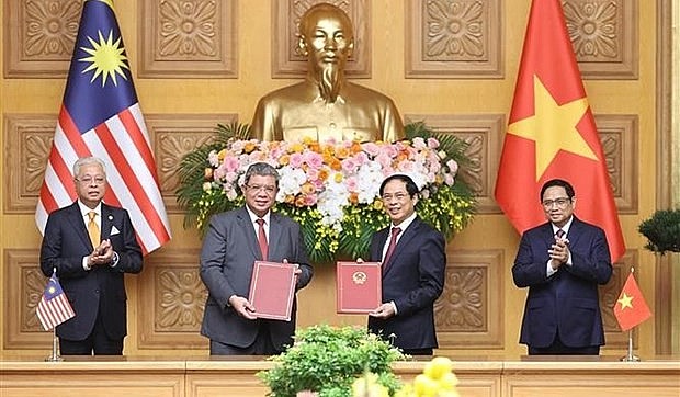 Malaysian PM Concludes Successful First Official Visit to Vietnam