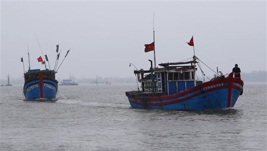 china demanded to compensate vietnamese fishermen whose boat sank off east sea