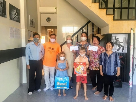 Khanh Hoa Union of Friendship Organizations helps stranded Russians overcome COVID-19