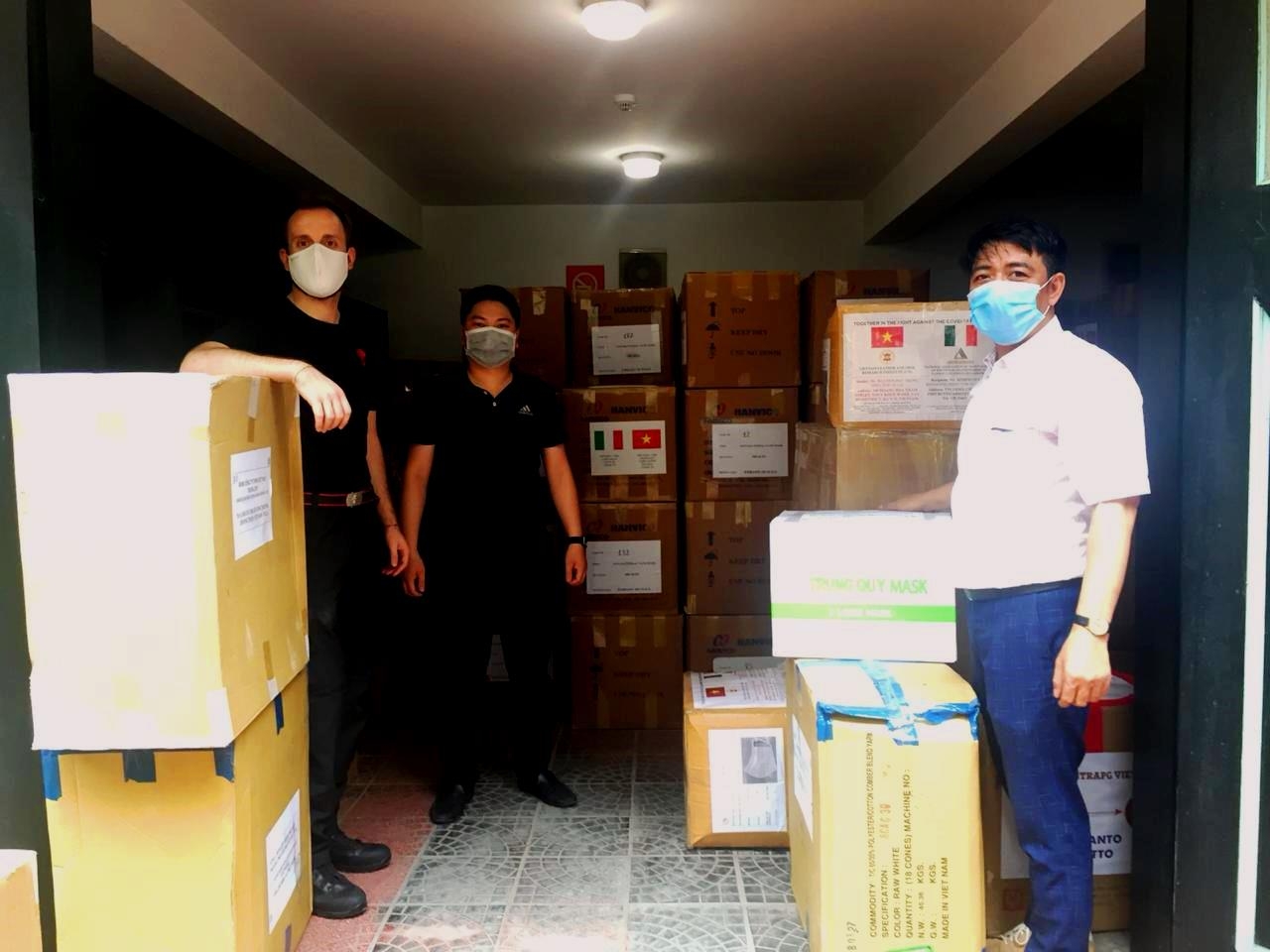covid 19 fight second cargo of face masks from vietnam arrived in italy