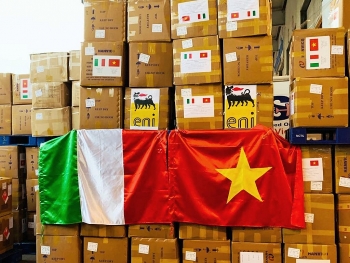 COVID-19 fight: Second cargo of face masks from Vietnam arrived in Italy