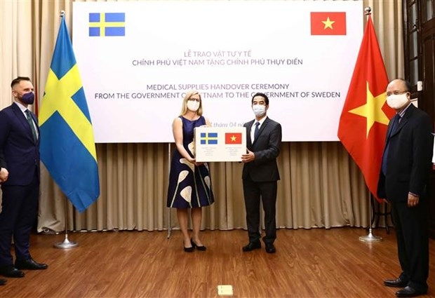 100000 made in vietnam cloth face masks given to sweden