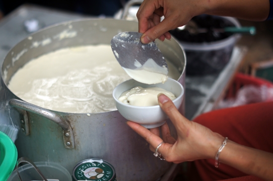 vietnamese sweet tofu pudding in syrup dessert