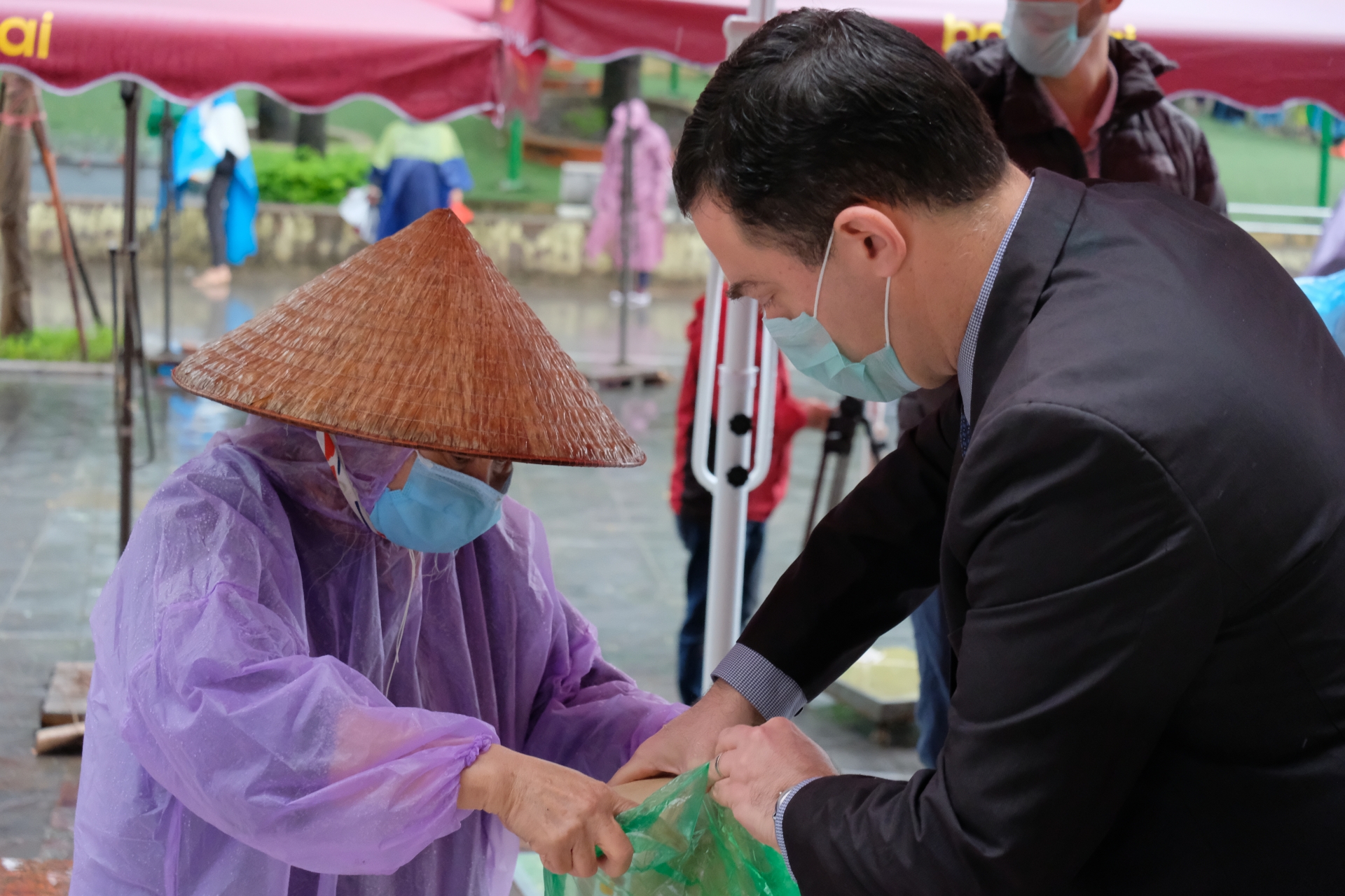 israeli embassy donates one ton of rice to the needy of hanoi