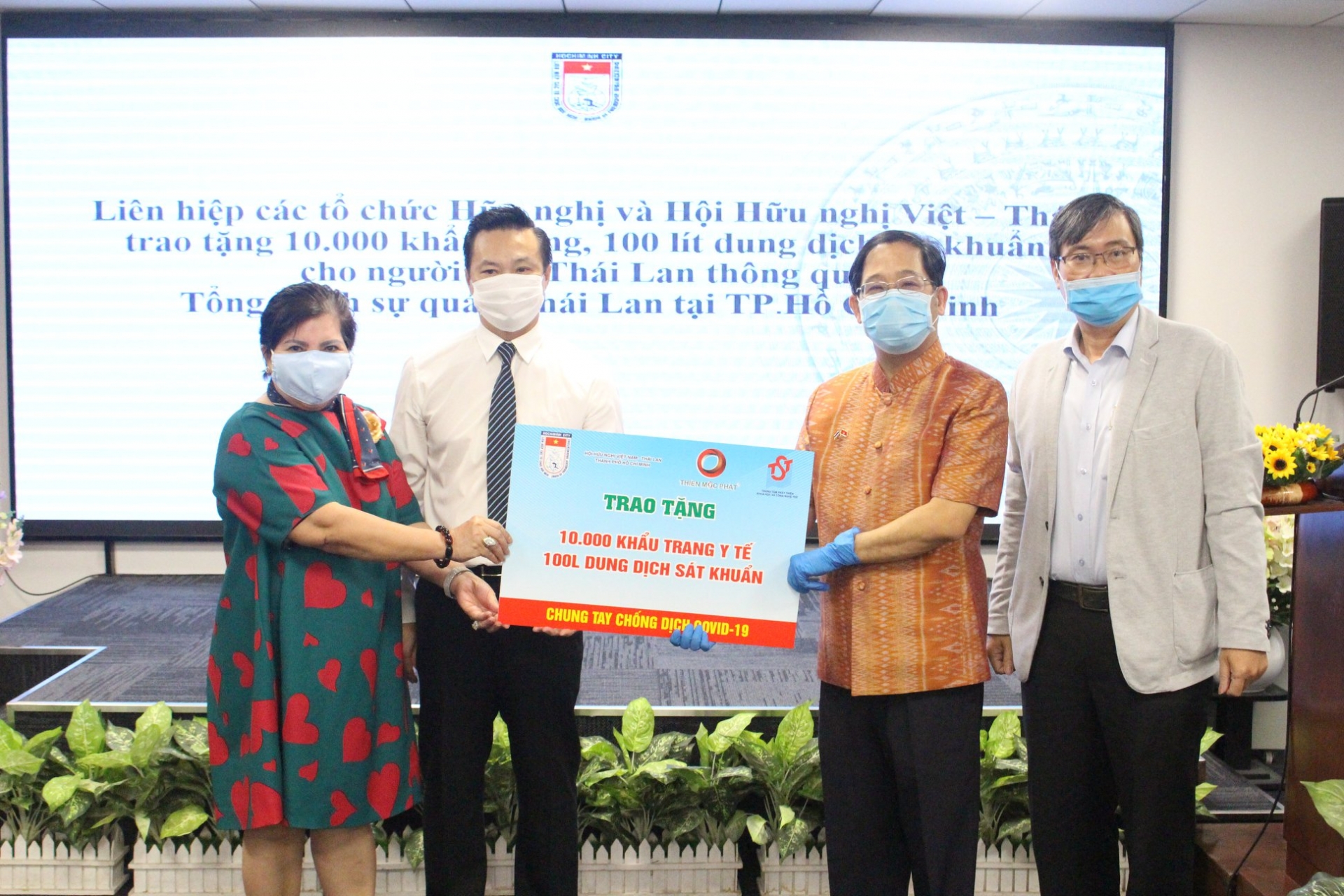 hufo presents 10000 face masks to thai people