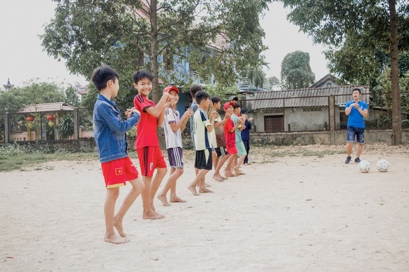 uefa blue dragon join hands helping street children in vietnam