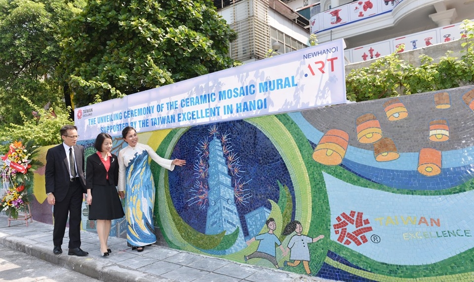 ceramic mosaic mural marks 25th anniversary of vietnam us diplomatic ties