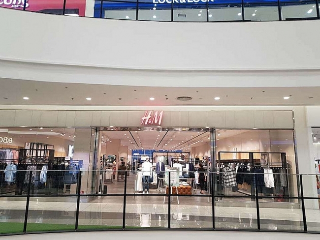 Close-up photos: H&M stores in Vietnam after wave of boycott calls