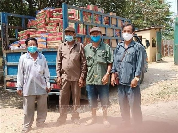 Food transported to Vietnamese expats in Kandal province. (Photo: VNA)