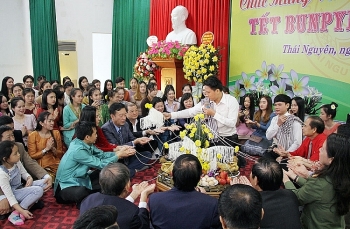 Lao students celebrate Bunpimay Festival in Vietnam