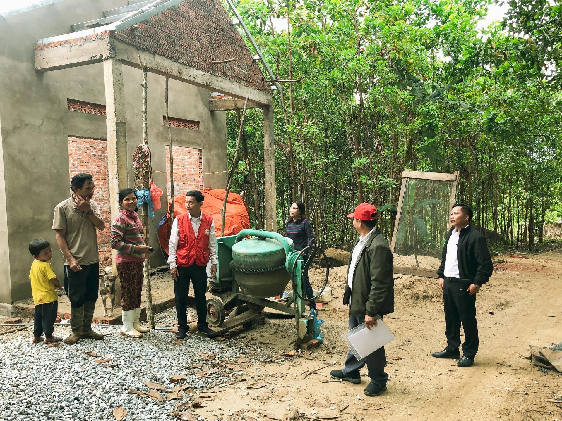 quang nam villagers get support to build back flood damaged houses