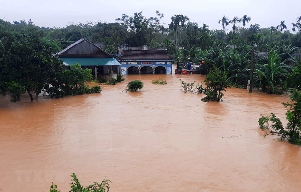 Cash support for flood affected people in Quang Tri