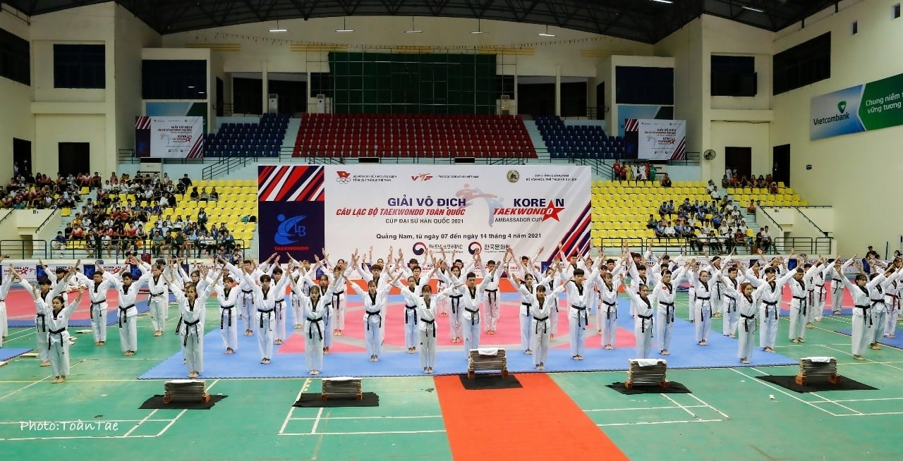 Over 1,000 Taekwondo artists compete in Korean Ambassador Cup