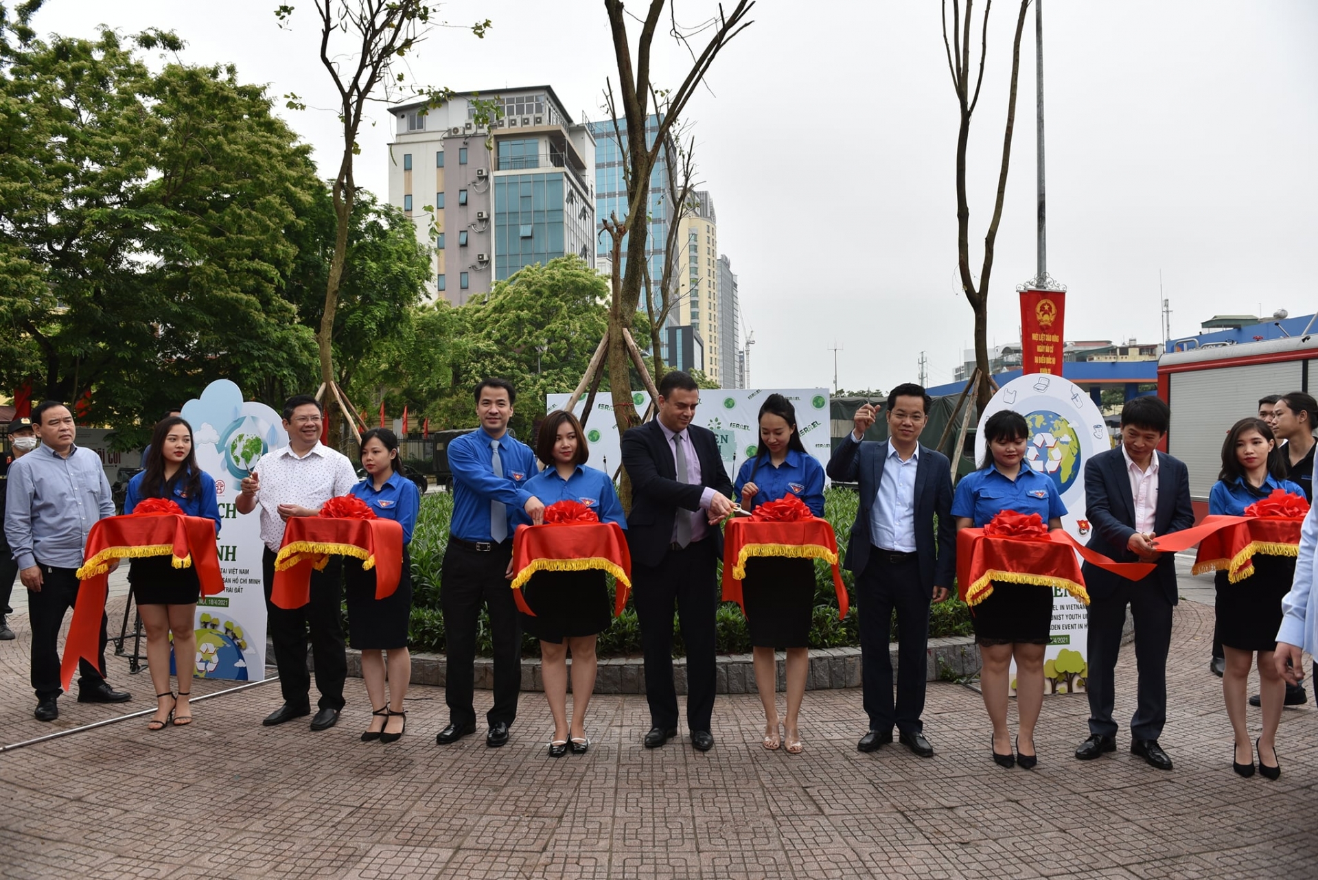 Israeli Embassy gifts solar-powered drip irrigation system to Hanoi