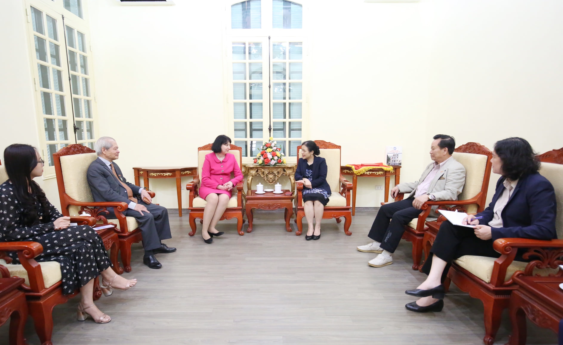 VUFO Chairwoman receives new Romanian Ambassador to Vietnam