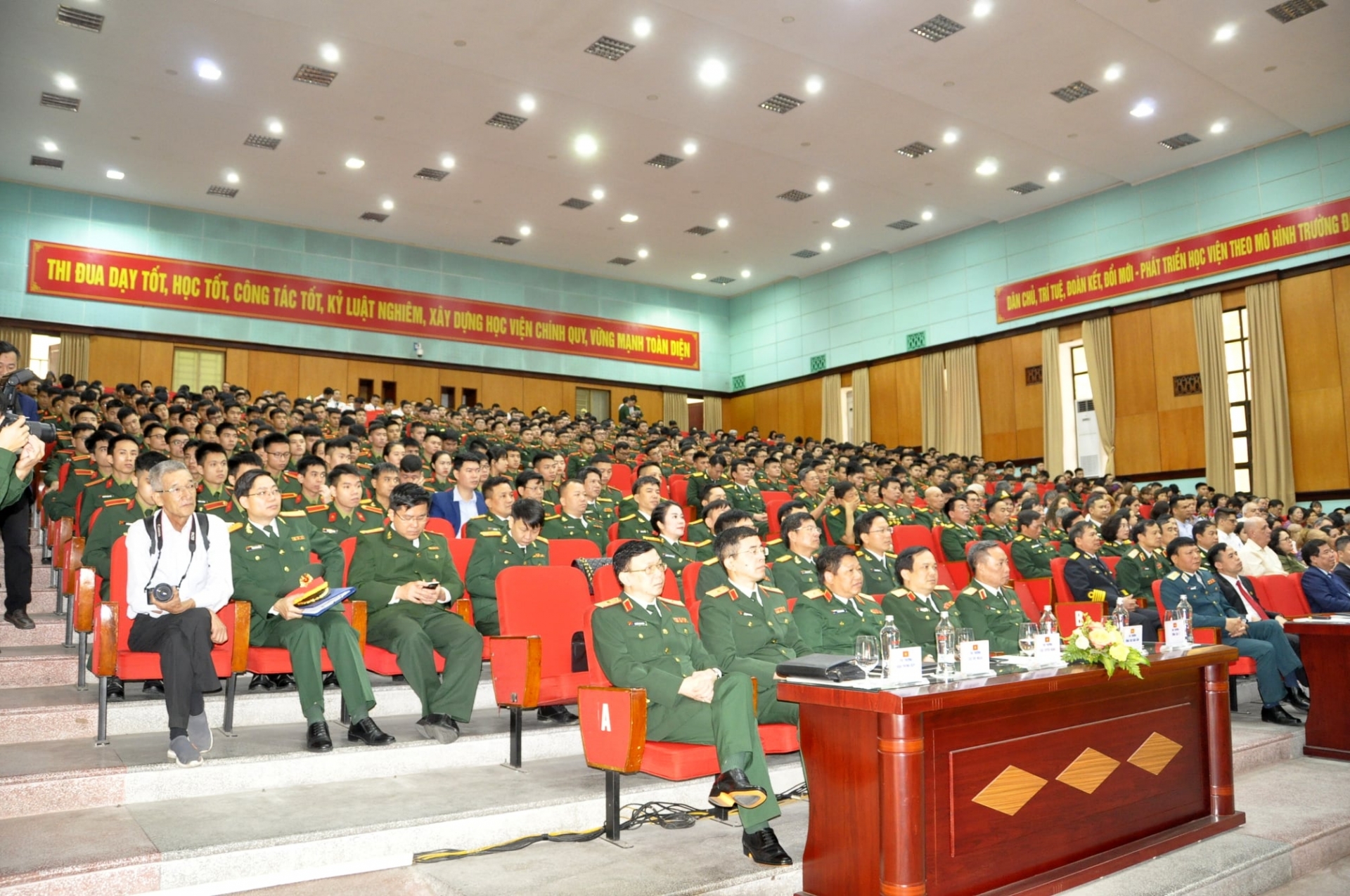 Cuban Revolution’s 60th anniversary of Giron Victory marked in Hanoi